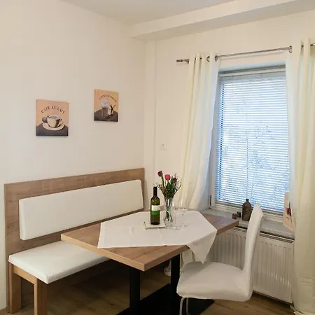 Kircher Baudisch Apartman *